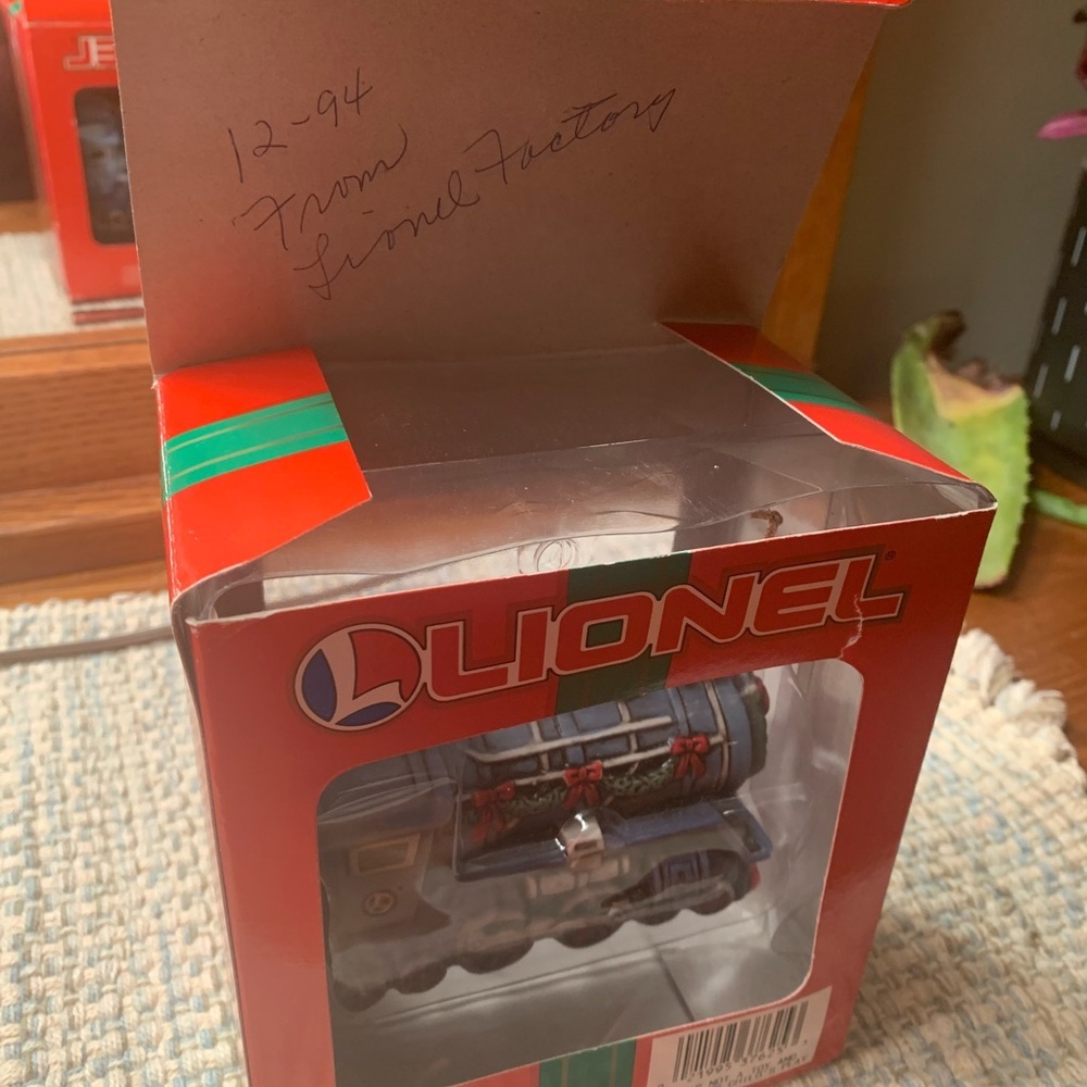 Lionel Collectors Christmas Train Ornament 37-619 Fine Porcelain 1994 VGUC - Picture 8 of 14